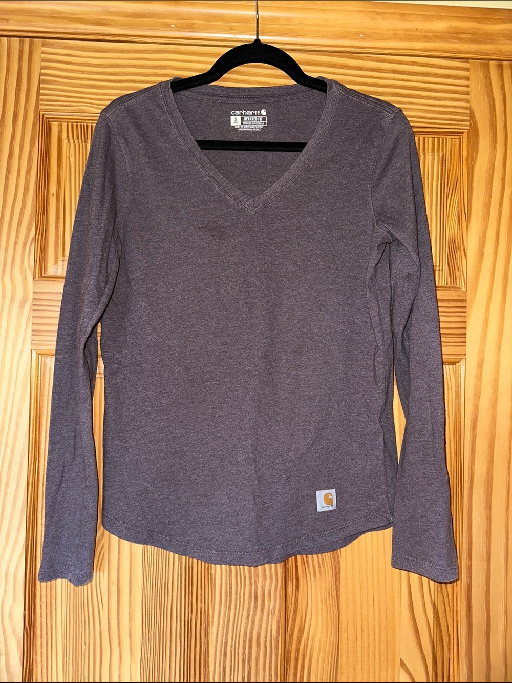 Carhartt Women's relaxed fit Long-Sleeve V-Neck Top — purple size 4-6 small
